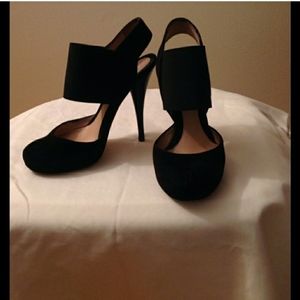 Fendi Feline Black Suede Pumps